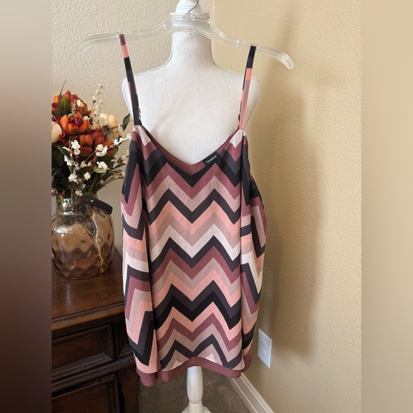Torrid Sophie Chevron Stripe Chiffon Double Layer Swing Cami Burgundy Size 2X - Picture 2 of 4